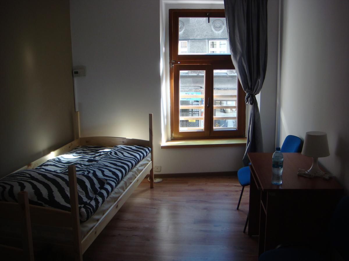 Hostel Gliwice Centrum Parking Exterior photo