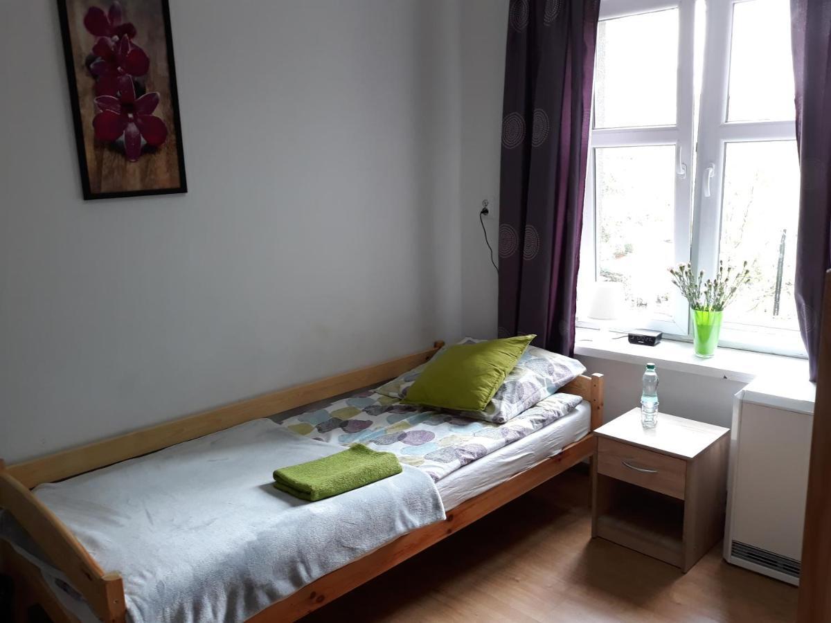 Hostel Gliwice Centrum Parking Exterior photo