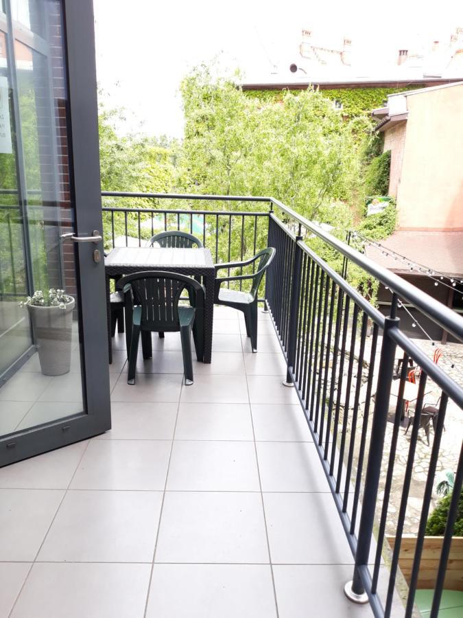 Hostel Gliwice Centrum Parking Exterior photo
